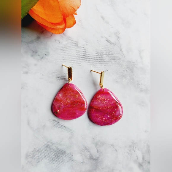 OpalGlaze Dark Fuchsia Golden Color Dangles Earrings for Valentines day - Picture 1 of 3
